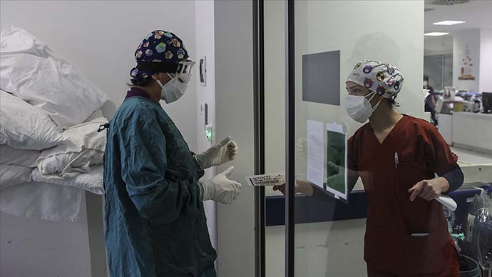 Koronavirüsten son 24 saatte 176 vatandaşımız hayatını kaybetti