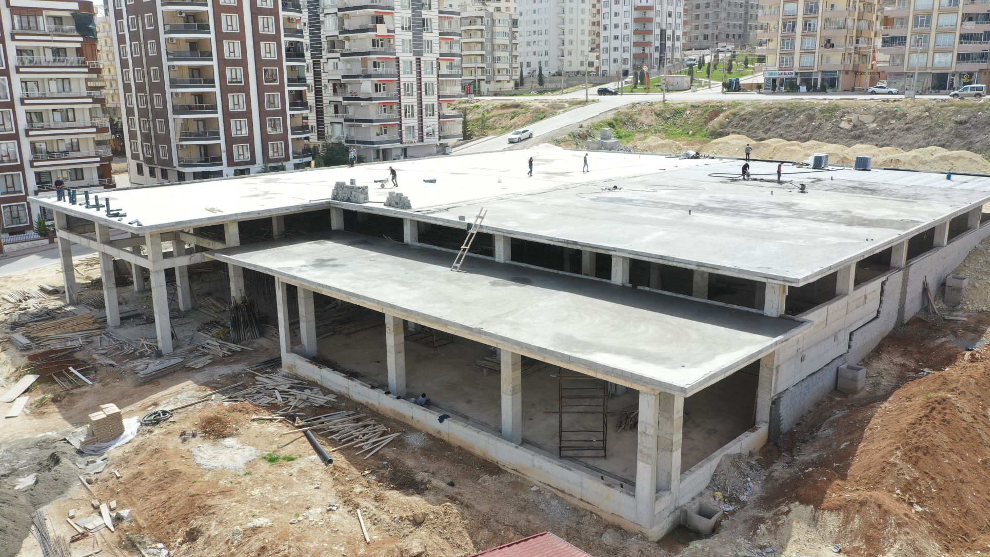 NARLIKUYU SEMT PAZARINDA ÇALIŞMALAR SÜRÜYOR