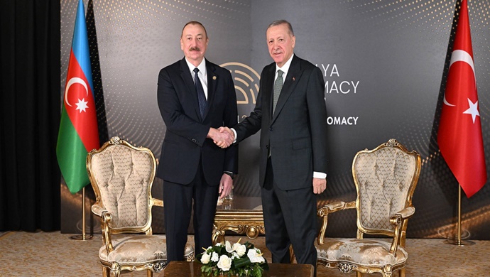Azerbaycan Cumhurbaşkanı İlham Aliyev, Türkiye Cumhurbaşkanı Recep Tayyip Erdoğan ile Antalya’da bir araya geldi