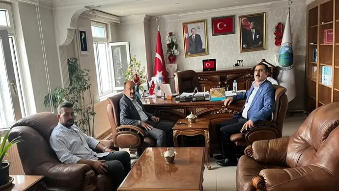 AĞRI İLİ DAMIZLIK KOYUN KEÇİ YETİŞTİRİCİLERİ BİRLİĞİ BAŞKANI MEHMET NURİ SAMANCI`DAN TAŞLIÇAY BELEDİYE BAŞKANI MEHMET ALİ BUDAK’A ZİYARET