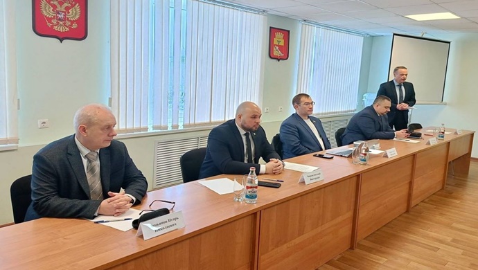 Voronezh’de Birleşik Rusya, yerel yönetim organlarının (TOS) temsilcileri için eğitim seminerleri düzenledi