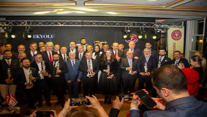 YERLİ ÜRETİMİN GÜÇLÜ TEMSİLCİSİ VEHBİ AKYAR’A ANLAMLI ÖDÜL