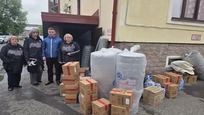 Birleşik Rusya, kurdele karşılığında otomobil, jeneratör, dört pervaneli insansız hava aracı ve çocukların resimlerini bağışladı
